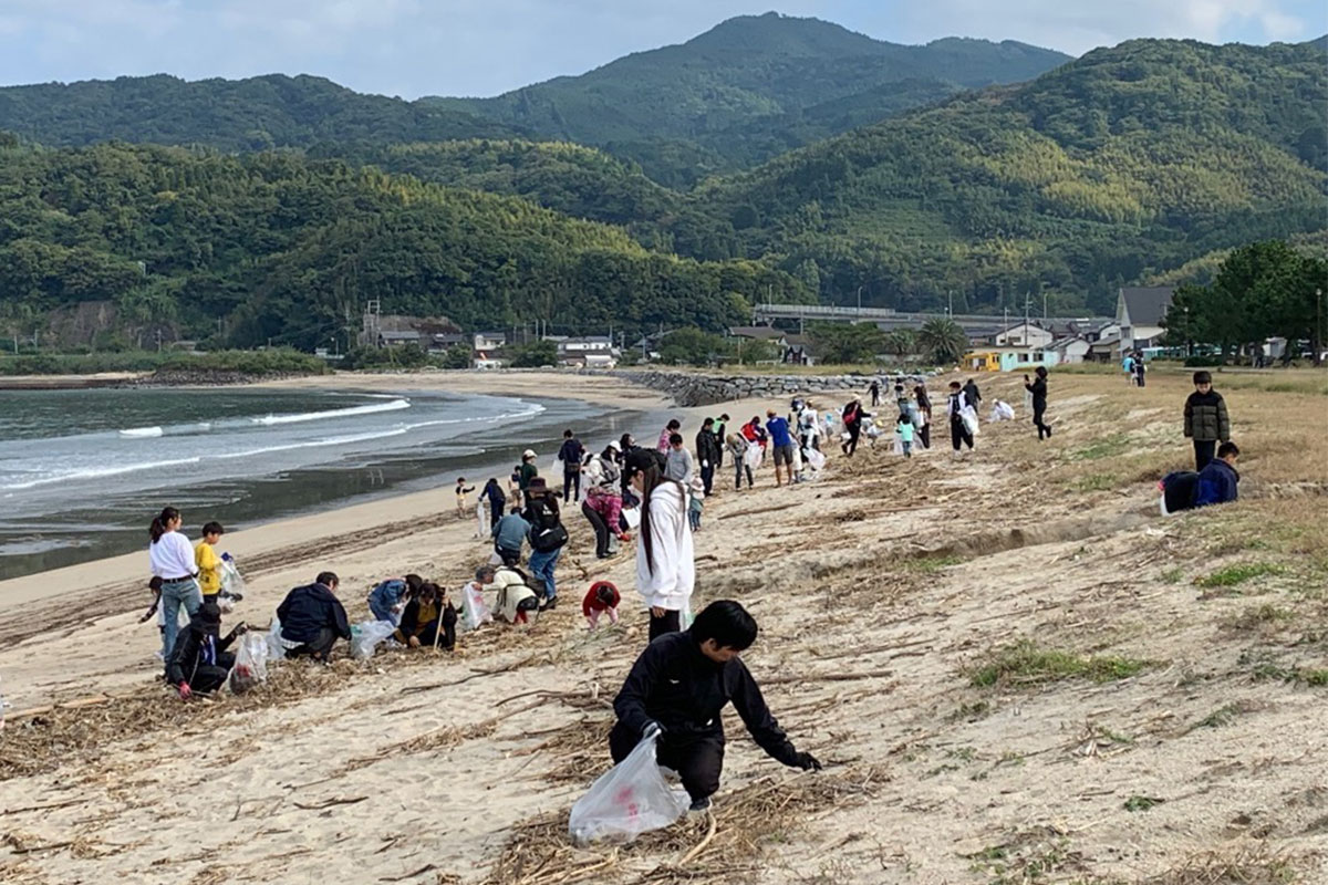 海岸のゴミ拾い