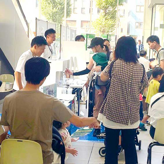 給水機を利用するお客様2